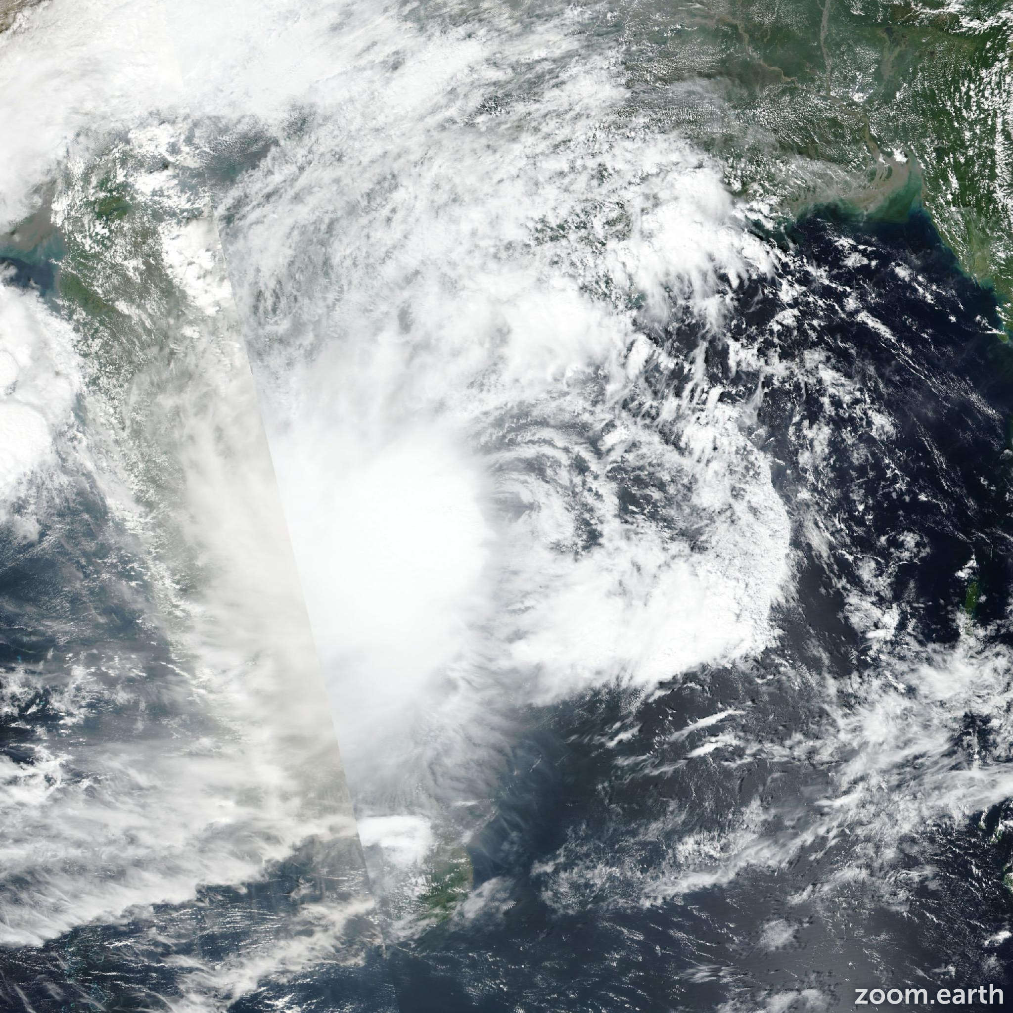 ‘മോന്‍താ’ ചുഴലിക്കാറ്റ് രൂപപ്പെട്ടു; ചൊവ്വാഴ്ച വൈകീട്ട് ആന്ധ്രയില്‍ കരതൊടും; മണിക്കൂറില്‍ 110 കിലോമീറ്റര്‍ വരെ വേഗത